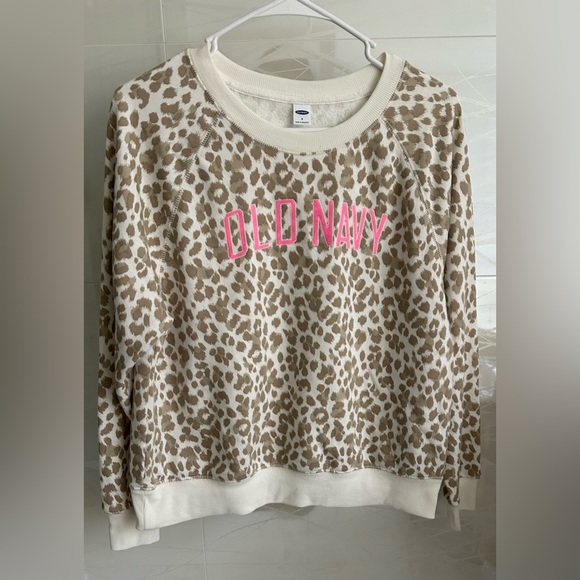 Old Navy Tops - Old Navy Pink and Leopard Sweatshirt🎀
